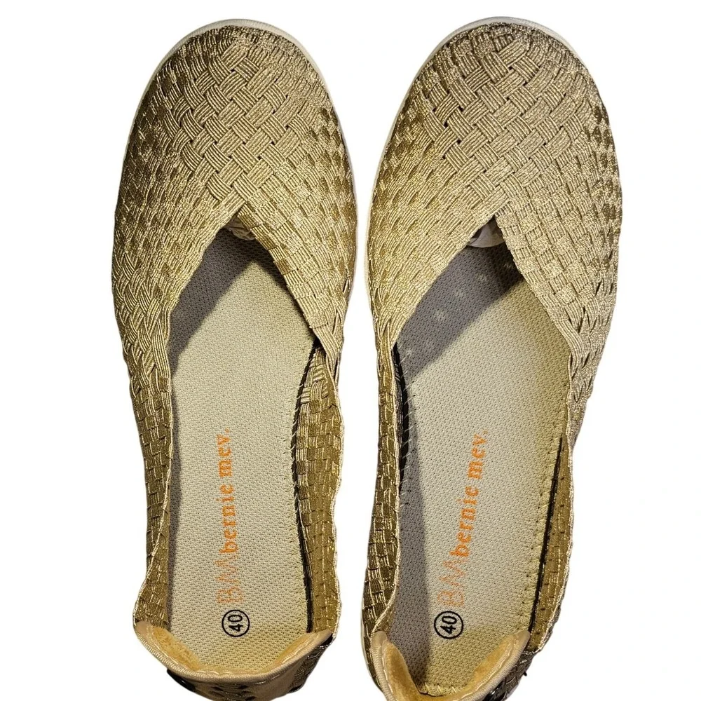 Bernie Mev Catwalk Womens Light Gold Woven Elastic Memory Foam Flats Size 40 New - Picture 2 of 7